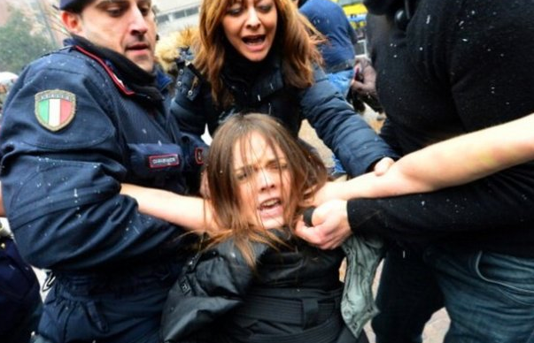 FEMEN bu kez Berlusconi için soyundu