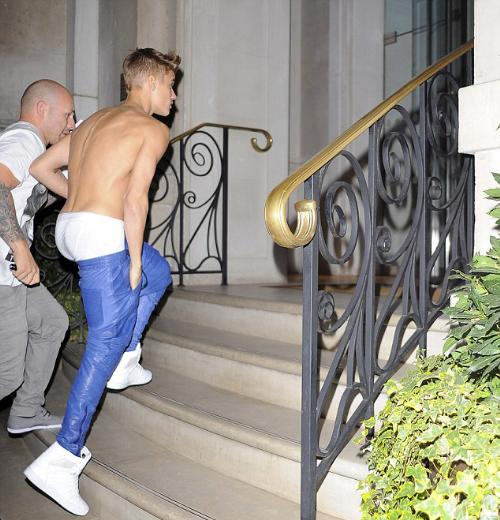 Justin Bieber sokakta böyle dolaştı!