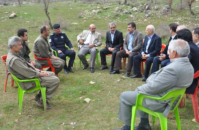 PKK  kamu görevlilerini böyle teslim etti