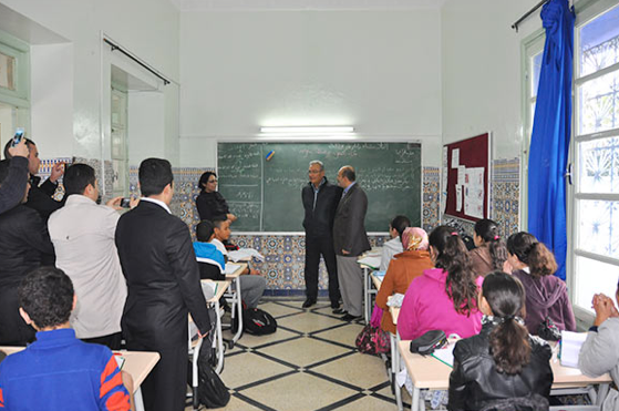 Deniz Baykal'dan Türk okuluna ziyaret