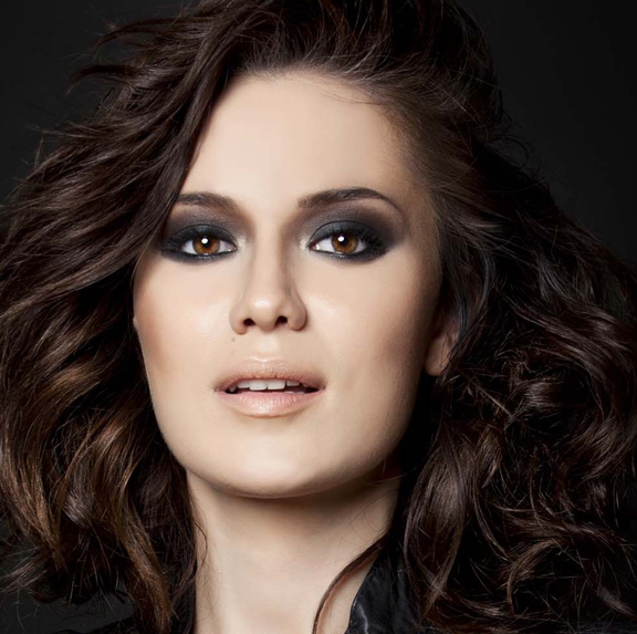 Fahriye Evcen'in yeni aşkı şaşırttı