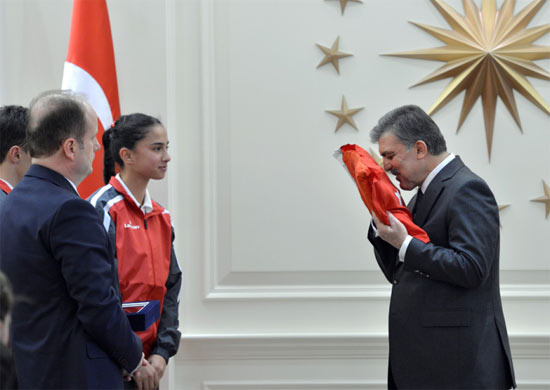 Abdullah Gül'e anlamlı hediye