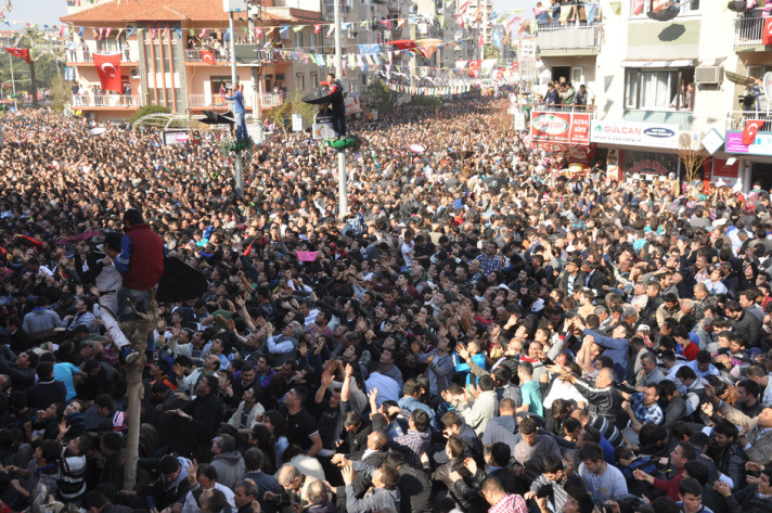 Hükümet ve muhalefeti mesir buluşturdu