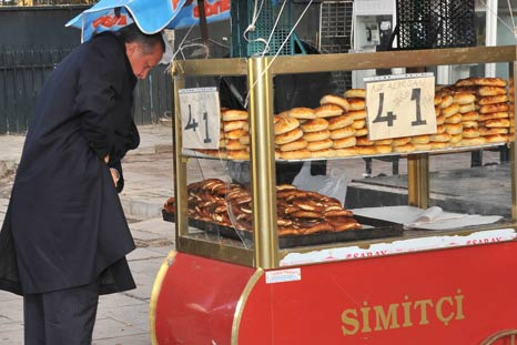 Erdoğan'ın simitçisi korsan çıktı