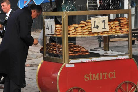 Erdoğan'ın simitçisi korsan çıktı