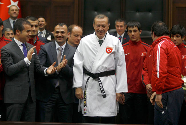 Erdoğan karate kıyafetini kuşandı