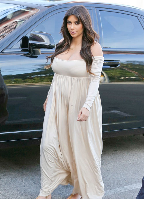 Kim Kardashian şiştikçe şişti