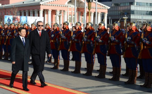 Erdoğan'ı Cengiz Han'ın süvarileri karşıladı