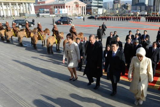 Erdoğan'ı Cengiz Han'ın süvarileri karşıladı