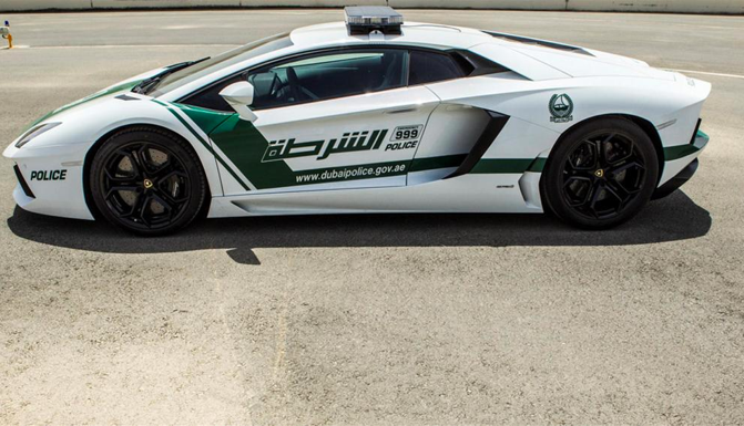 Dubai abarttı! Ferrari polis arabası