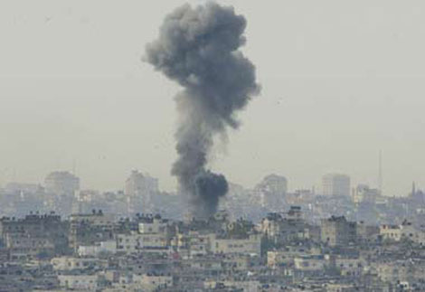 İsrail uçakları Gazze'yi vurdu