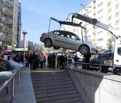 Metroda akıl almaz kaza!