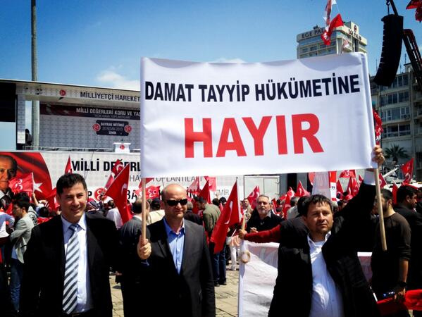 MHP'lilerden 'Ne çektin Tayyip' pankartı!