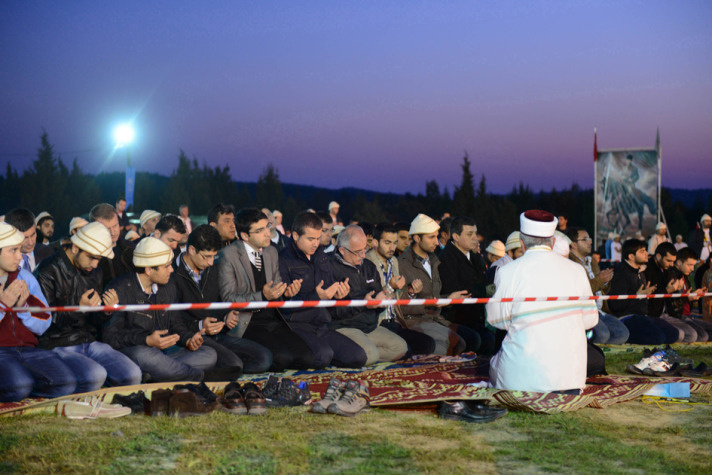 57. Alay'ın torunları tek safta...