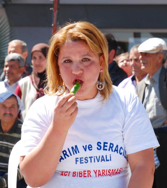 Acı biber yaktı geçti...