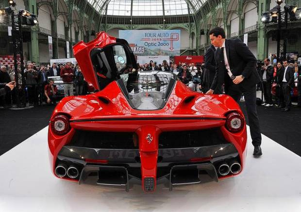 Hibrit LaFerrari görücüye çıktı