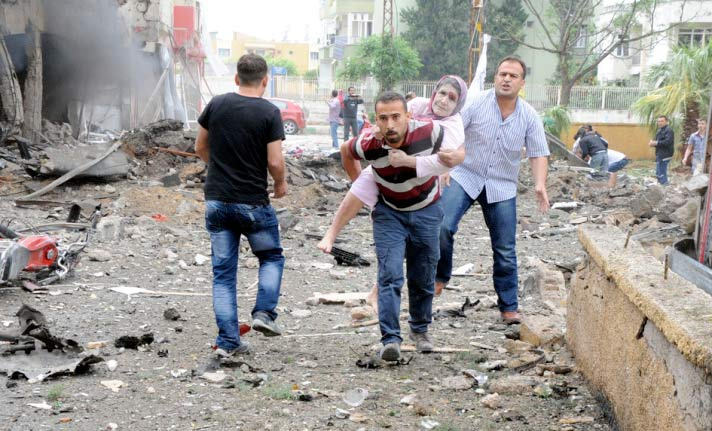 Reyhanlı'da bomba yüklü araçla saldırı