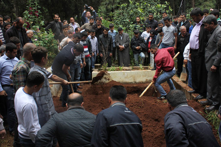 Bombalı saldırıda ölenler defnediliyor...