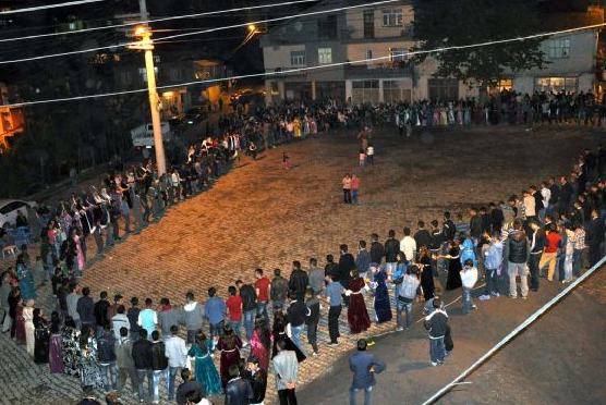 PKK çekildi, gece düğünleri başladı