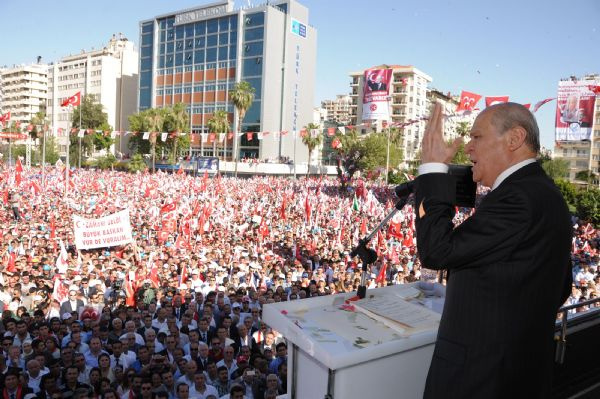 MHP'den Adana'da püskevitli miting