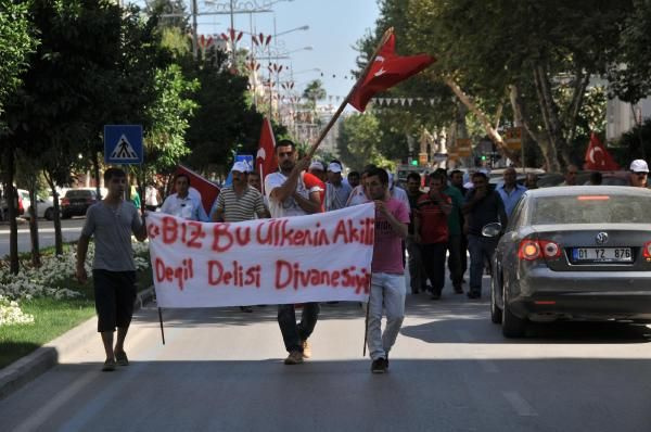 MHP'den Adana'da püskevitli miting