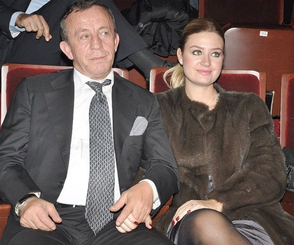 Ali Ağaoğlu ve sevgilisi Petek Ertüre