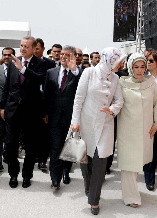 Hayrünnisa Gül ve Emine Erdoğan el ele