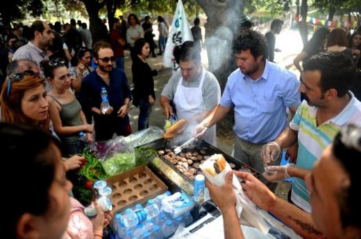 Gezi Parkı tıklım tıklım