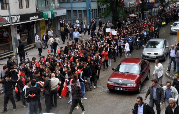 Liselilerden Gezi'ye destek 