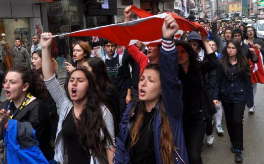 Liselilerden Gezi'ye destek 