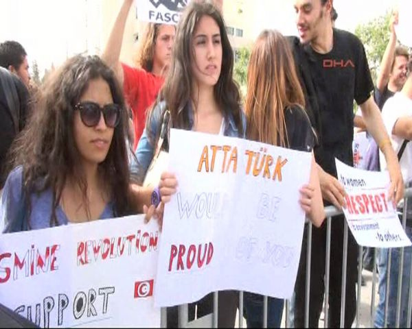 Erdoğan'a Tunus'ta protesto şoku