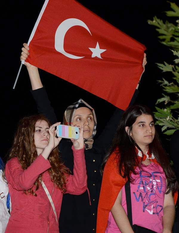 Havalimanı'nda Erdoğan izdihamı