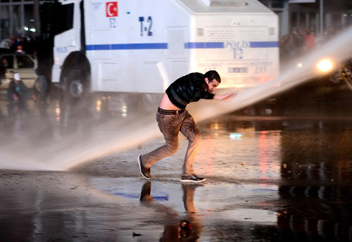 Ankara'da eylemcilere sert müdahale
