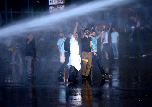 Ankara'da eylemcilere sert müdahale