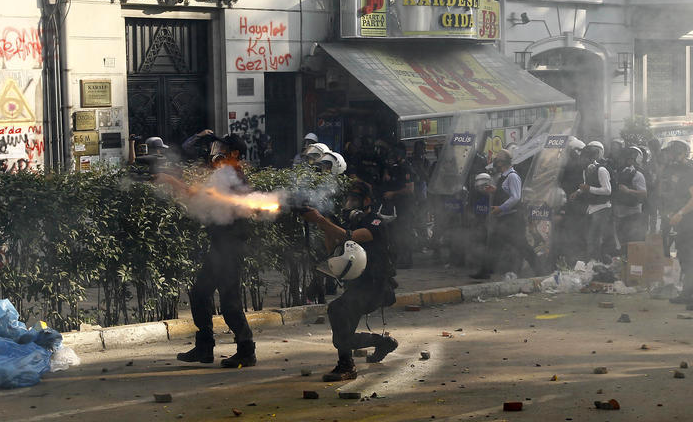 Taksim'e polis müdahalesinin ilk kareleri