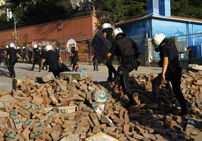 Taksim'e polis müdahalesinin ilk kareleri
