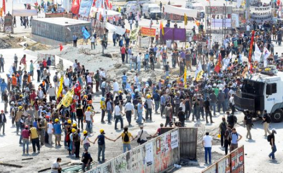 Taksim Meydanı'nda insan zinciri