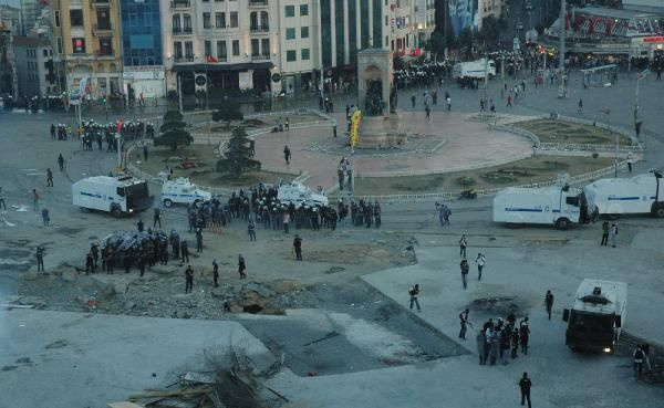 Taksim'de akşam müdahalesi