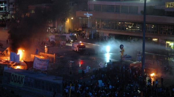 Taksim'de akşam müdahalesi