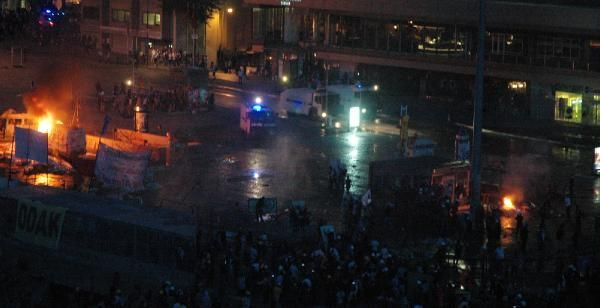 Taksim'de akşam müdahalesi