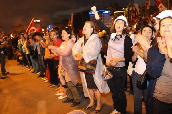 Taksim'de anne zinciri