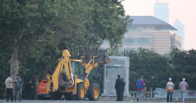 Taksim yeni güne böyle uyandı...