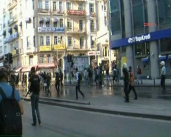 Taksim ve İstiklal'de polis müdahalesi