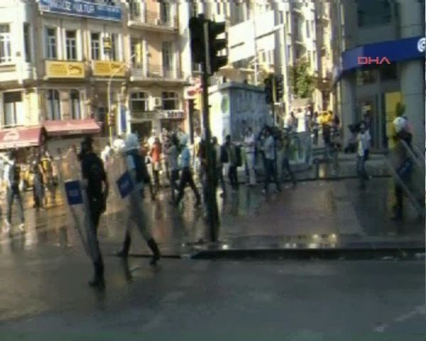 Taksim ve İstiklal'de polis müdahalesi