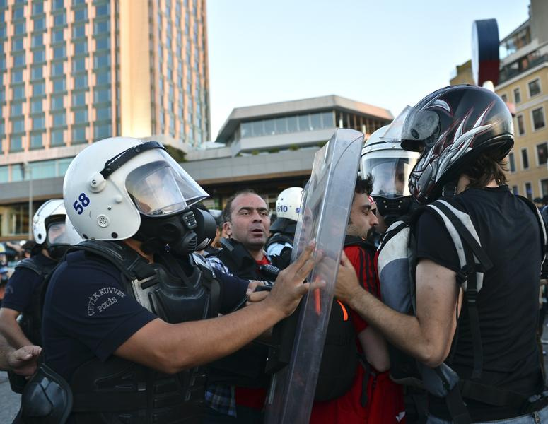 Taksim'den inanılmaz olay fotoğrafları