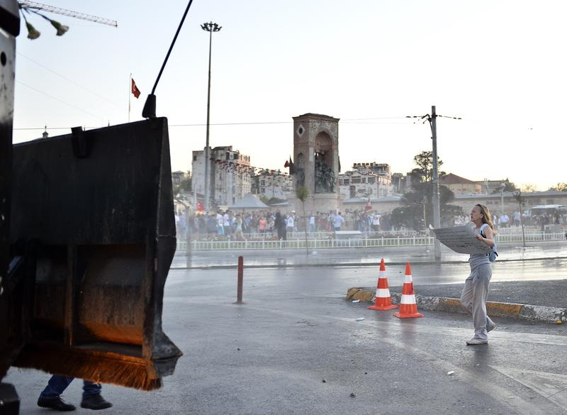 Taksim'den inanılmaz olay fotoğrafları