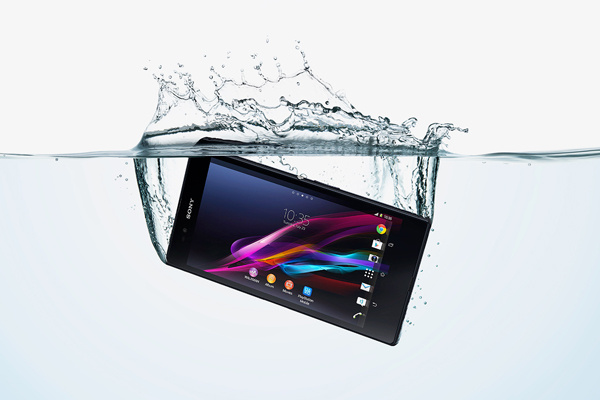 Sony'den su geçirmeyen Xperia Z Ultra