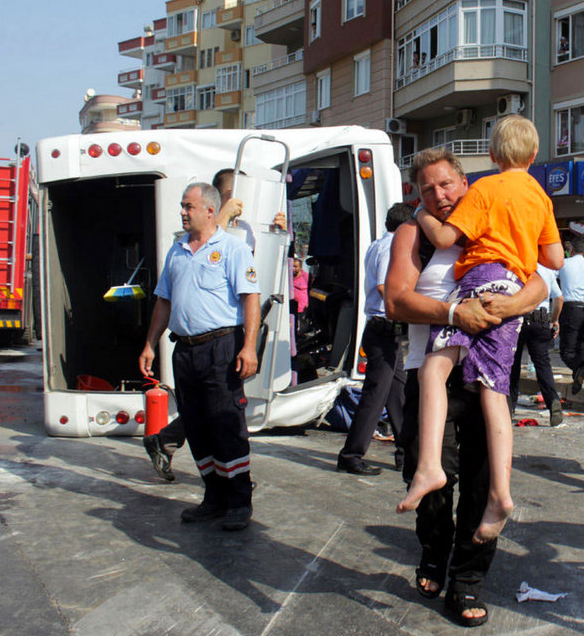 Alanya'da turistler kaza geçirdi