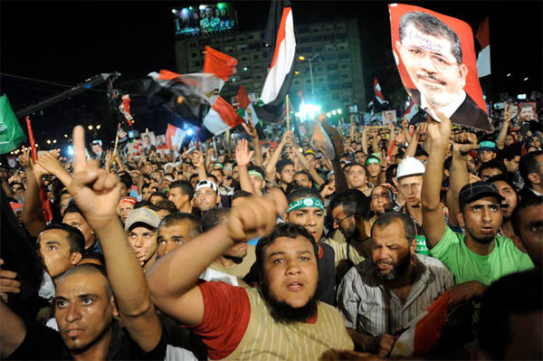 Mursi taraftarlarını ağlatan darbe
