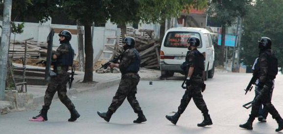 Özel harekatlı şafak baskını